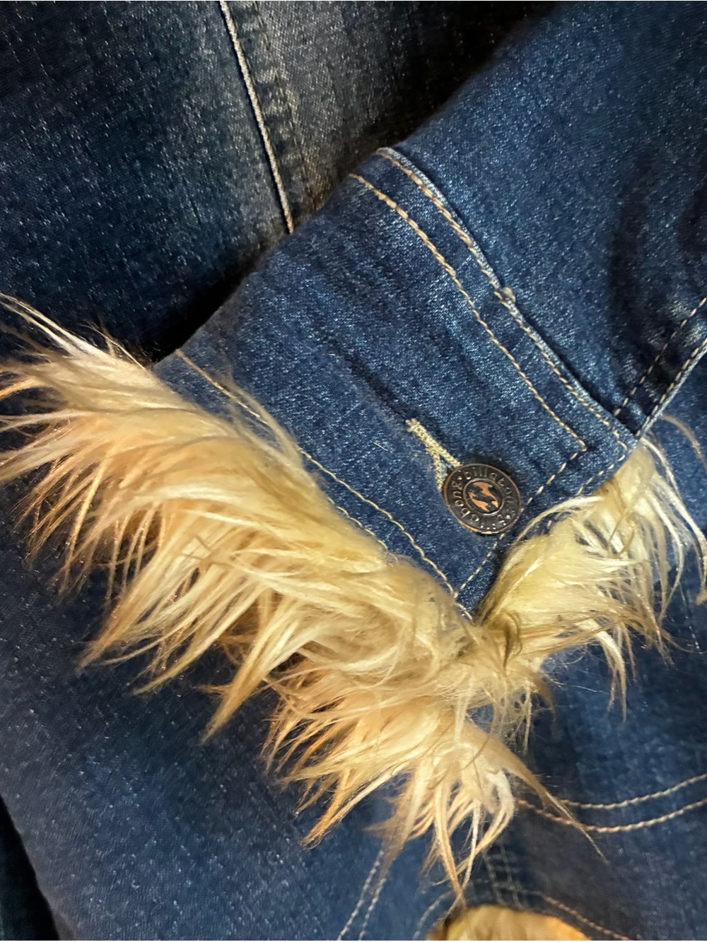 Vintage Billabong Dark Blue Denim Jacket with Faux Fur Trim - Picture 4 of 5